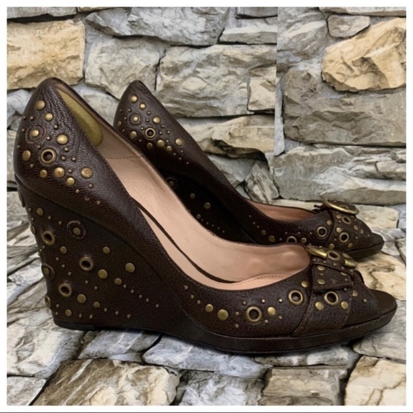 #10 Oscar de la Renta Tulah Bronze Grommet Rivet Stud Peep Toe Shoe Wedges Heels - Picture 2 of 10